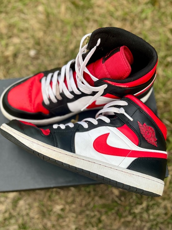 Other - Jordan 1 Mid Bred Toe Size 11.5 Mens